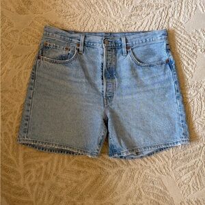 Levi’s shorts/ jorts size 33 women’s